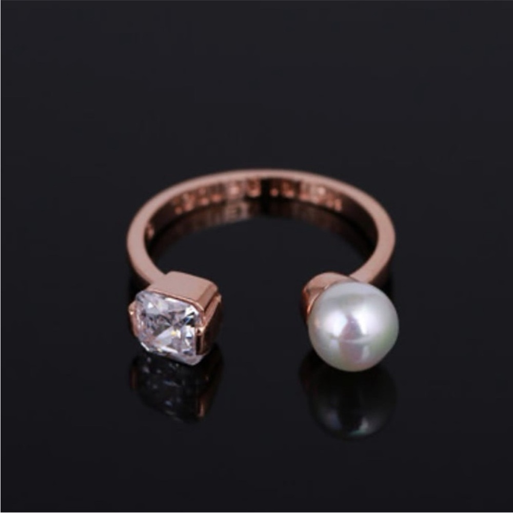 LOWEST PRICE NWOT Henri Bendel 6 Rose Gold Tone Pearl Cubic Zirconia Cuff Ring